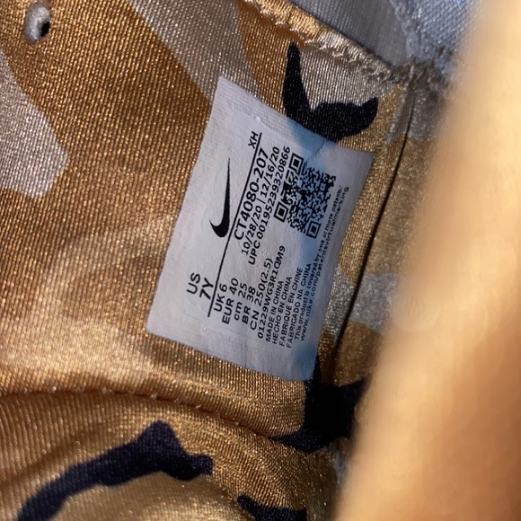 Basketball shoes - Picture 3 of 3